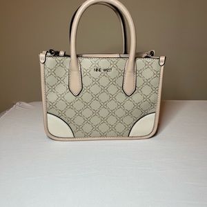 Nine West hand bag / 7” H x 9.5” W
